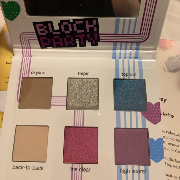 Assorted makeup - Picture 4 of 6